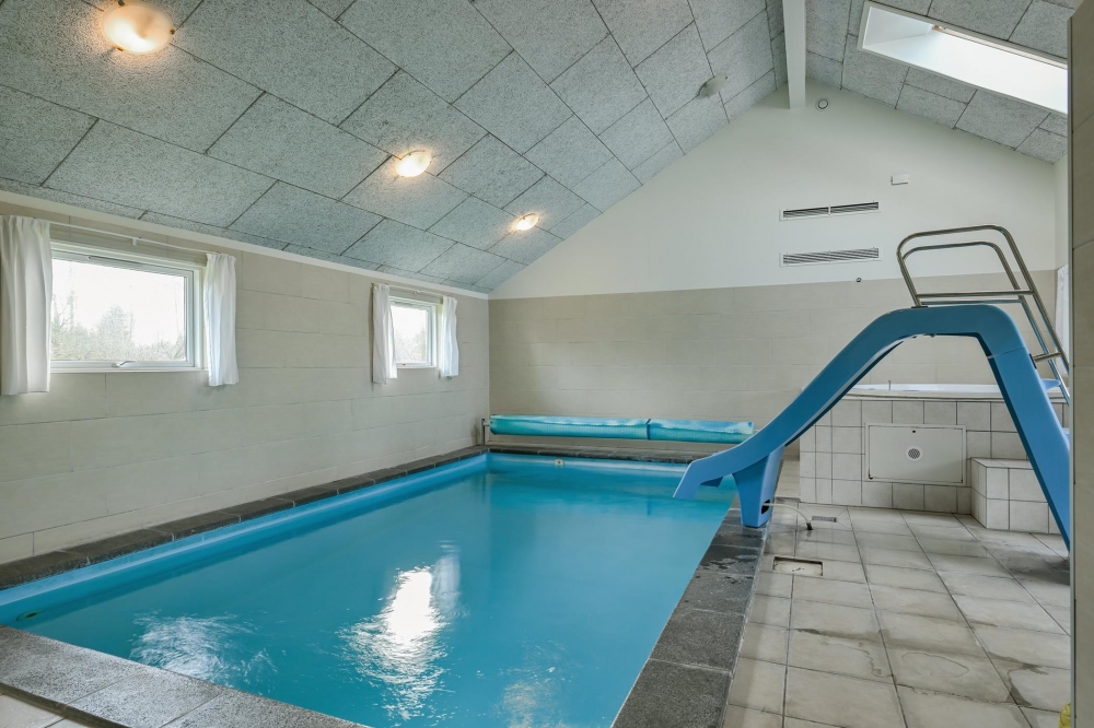 Den lækre pool i luksushuse nr. 222 til 18 personer