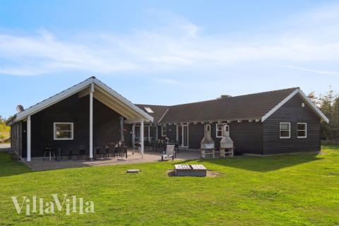 Dette skønne poolhus nr. 208 med plads til 24 personer ligger i Lolland/Falster/Møn