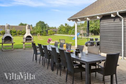 Nyd en grillaften på terrassen i luksushus nr. 208 i Lolland/Falster/Møn