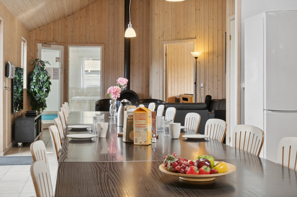 Det store lyse opholdrum i luksushus nr. 208 til 24.