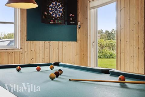 Luksushus 208 til 24 personer byder på et stort aktivitetsrum med bl.a. billard og dart