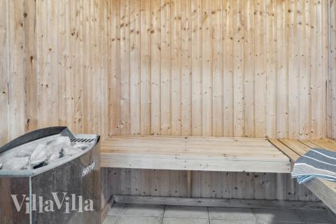 Nyd varmen i saunaen i luksushus nr. 208 til 24 personer