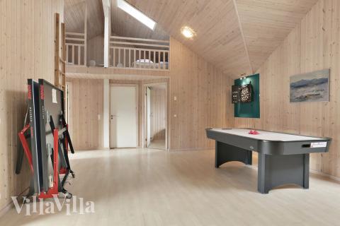 Dyst i sommerhusets aktivitetsrum, når I besøger luksushus nr. 177 i Lolland/Falster/Møn.