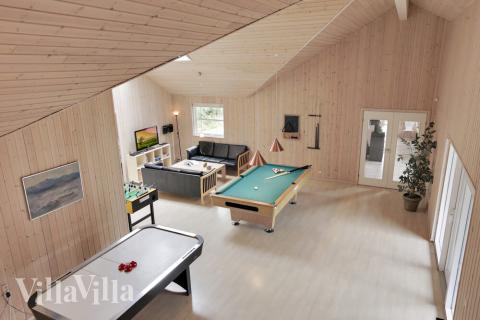 Luksushus 177 til 24 personer byder på et stort aktivitetsrum med bl.a. billard og dart