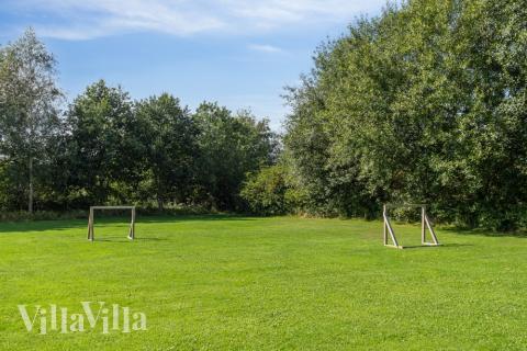 Ud over de mange timer, man kan bruge i husets pool-afdeling, så byder luksushus 177 også på mange udendørs aktiviteter