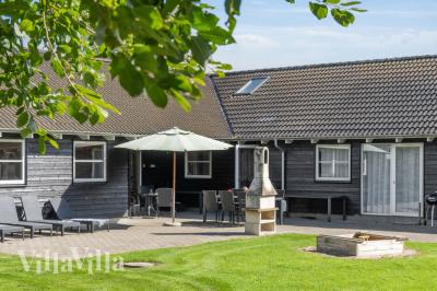 Luksushus nr. 177 har en dejlig terrasse med gode havemøbler til 24 personer.