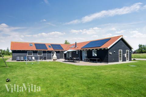 Dette skønne poolhus nr. 253 med plads til 20 personer ligger i Lolland/Falster/Møn