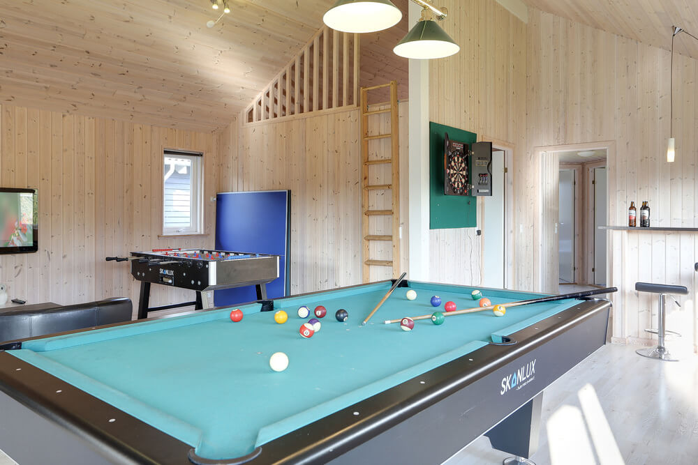 Ud over de mange timer, man kan bruge i husets pool-afdeling, så byder luksushus 272 også på billard/bordtennis og dart