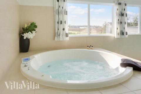 Nyd varmen i spaen i luksushus nr. 272 i Lolland/Falster/Møn