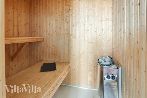 Nyd varmen i saunaen i luksushus nr. 272 til 18 personer