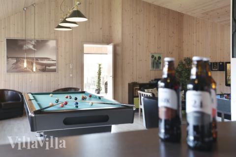 Aktivitetsrum i luksushus nr. 272 med 7 soveværelser og plads til 18 personer.