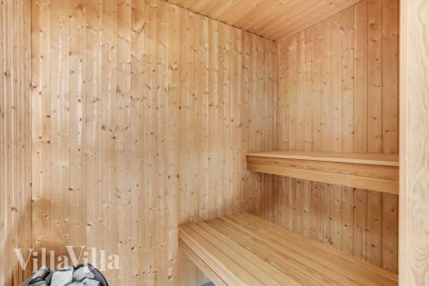 Nyd varmen i saunaen i luksushus nr. 299 til 16 personer