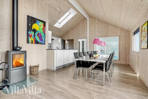 Det store lyse opholdrum i luksushus nr. 299 til 16.