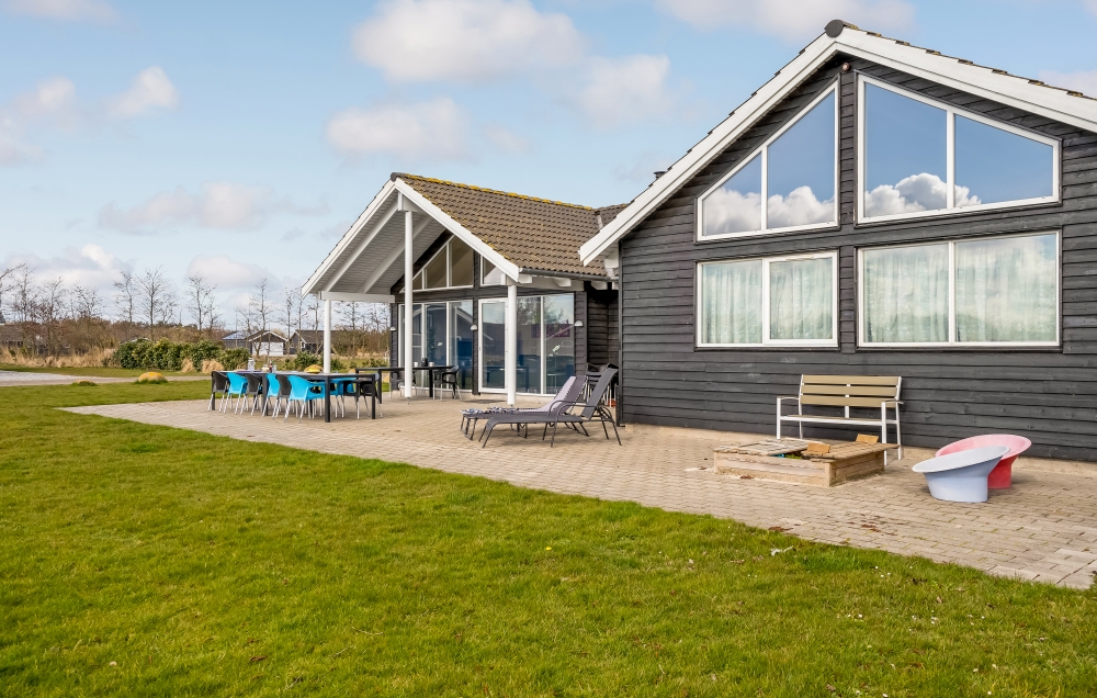 Luksushus nr. 299 har en dejlig terrasse med gode havemøbler til 16 personer.