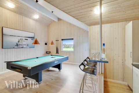 Aktivitetsrum i luksushus nr. 206 med 9 soveværelser og plads til 24 personer.