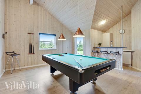 Luksushus 206 til 24 personer byder på et stort aktivitetsrum med bl.a. billard og dart