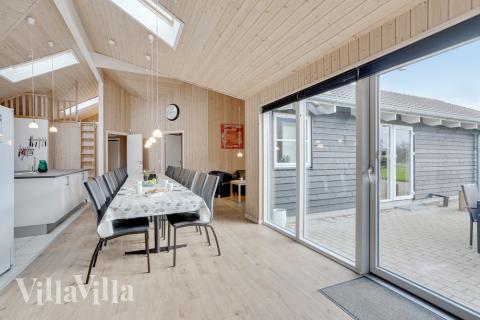 Opholdsrum med plads til 24 i luksushus nr. 206.