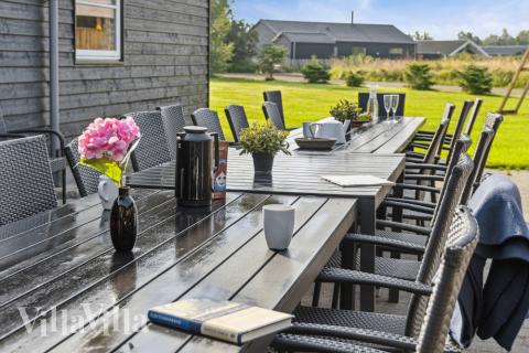 Nyd en grillaften på terrassen i luksushus nr. 206 i Lolland/Falster/Møn