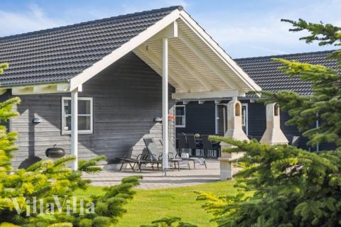 Luksushus nr. 206 har en dejlig terrasse med gode havemøbler til 24 personer.