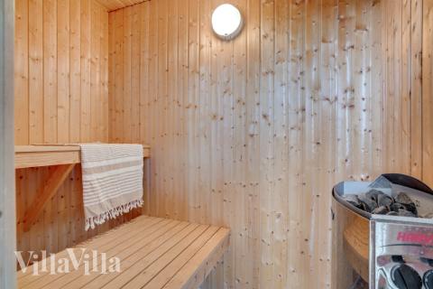 Nyd varmen i saunaen i luksushus nr. 273 til 18 personer