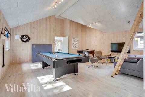 Aktivitetsrum i luksushus nr. 273 med 7 soveværelser og plads til 18 personer.