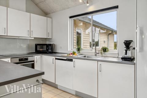 Køkkenet i luksushus nr. 306 er udstyrret, så I let kan lave mad til 16 personer.