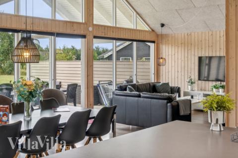 Opholdsrum med plads til 16 i luksushus nr. 306.