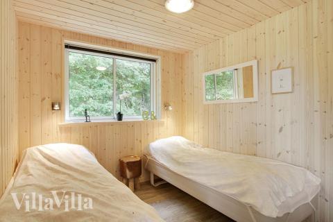 Soveværelserne er alle tiltalende indrettet med enkelt- eller dobbeltseng og skabe