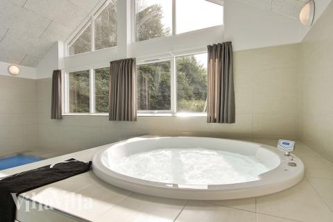 Her kan alle besøgende nyde den ultimative afslapning med spabad og sauna