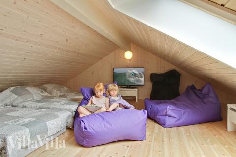 Til børn og unge er der indrettet hyggehjørne på hemsen 