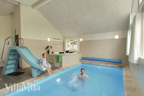 I den indbydende poolafdeling kan både børn og voksne bade og hygge sig i timevis