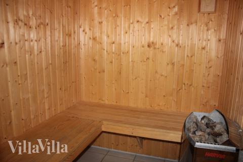 Efter en frisk gå-tur kan gæsterne lade sig varme godt igennem i saunaen