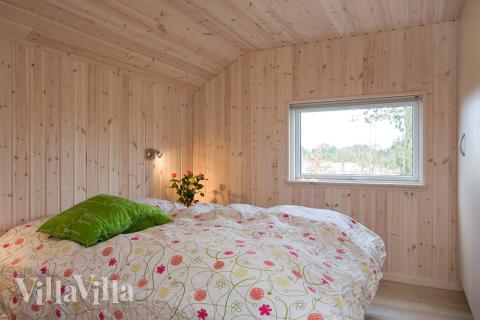 Soveværelserne er alle indrettede med boxmadrasser og indbygningsskabe