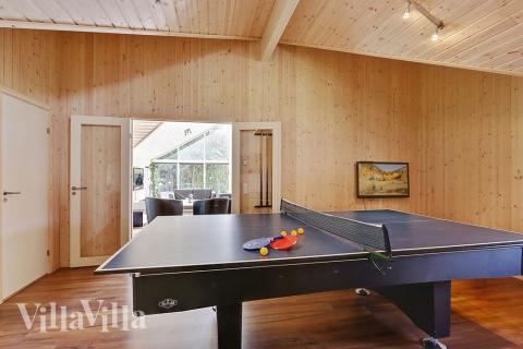 I husets aktivitetsrum er der ingen undskyldning for at sidde stille..