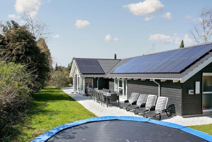 Dette flotte poolhus er beliggende tæt på sandstranden i Hornbæk og Nordsjællands mange spændende seværdigheder.