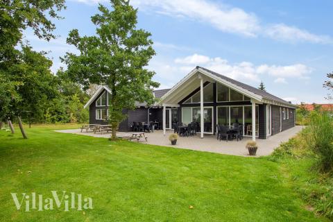 Flot sommerhus nr. 313 med god plads til op til 18 personer