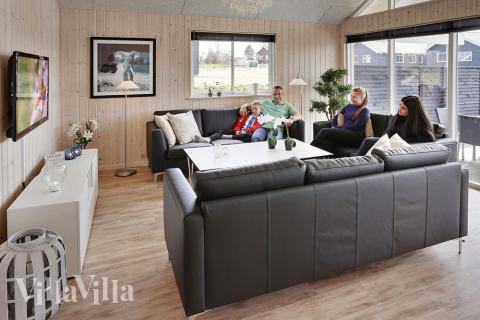 Det store lyse opholdrum i luksushus nr. 315 til 18.