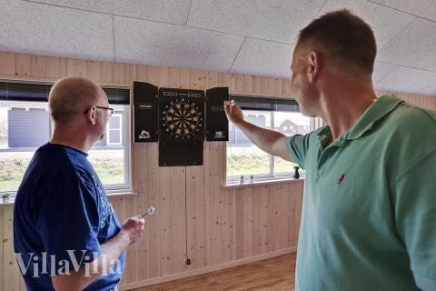 Dyst i sommerhusets aktivitetsrum, når I besøger luksushus nr. 315 i Fyn og øer.