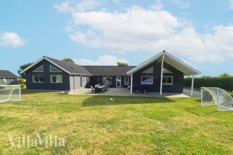 Dette skønne poolhus nr. 316 med plads til 22 personer ligger i Fyn og øer