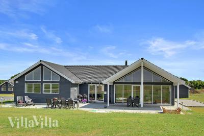 Fantastisk luksussommerhus med pool og aktivitetsrum, der giver jer en helt speciel ferieoplevelse på Nordfyn.