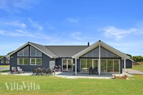 Fantastisk luksussommerhus med pool og aktivitetsrum, der giver jer en helt speciel ferieoplevelse på Nordfyn.