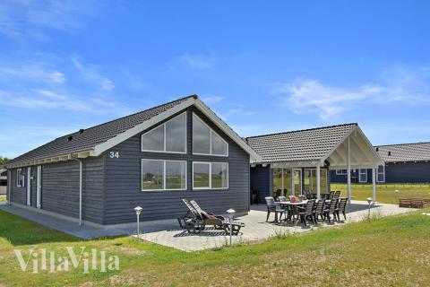 Luksushus nr. 319 har en dejlig terrasse med gode havemøbler til 18 personer.