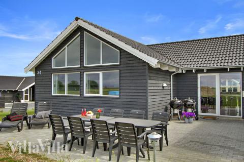 Nyd en grillaften på terrassen i luksushus nr. 319 i Fyn og øer