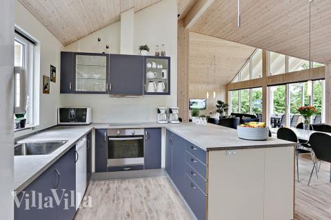 Køkkenet i luksushus nr. 321 er udstyrret, så I let kan lave mad til 16 personer.