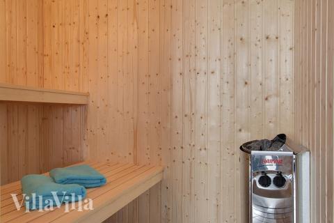 Nyd varmen i saunaen i luksushus nr. 322 til 18 personer