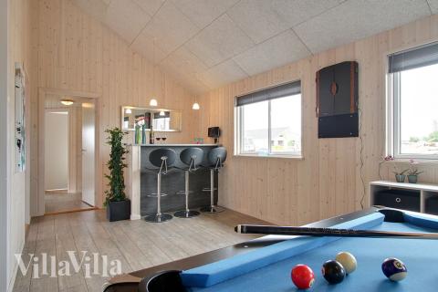 Aktivitetsrum i luksushus nr. 322 med 7 soveværelser og plads til 18 personer.