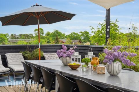 Stor terrasse ved luksushus nr. 323 i Nordsjælland.