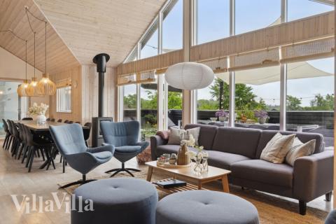 Sofaen i luksushus 323 i Nordsjælland indbyder til brætspil eller at se en film sammen.