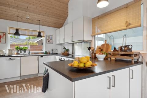 Køkkenet i luksushus nr. 323 er godt indrettet.