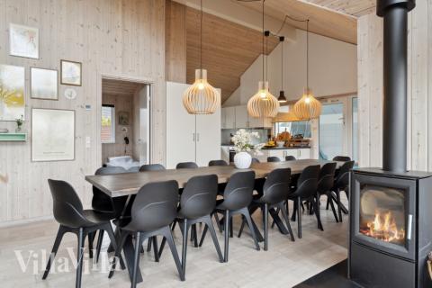 Det store lyse opholdrum i luksushus nr. 323 til 16.